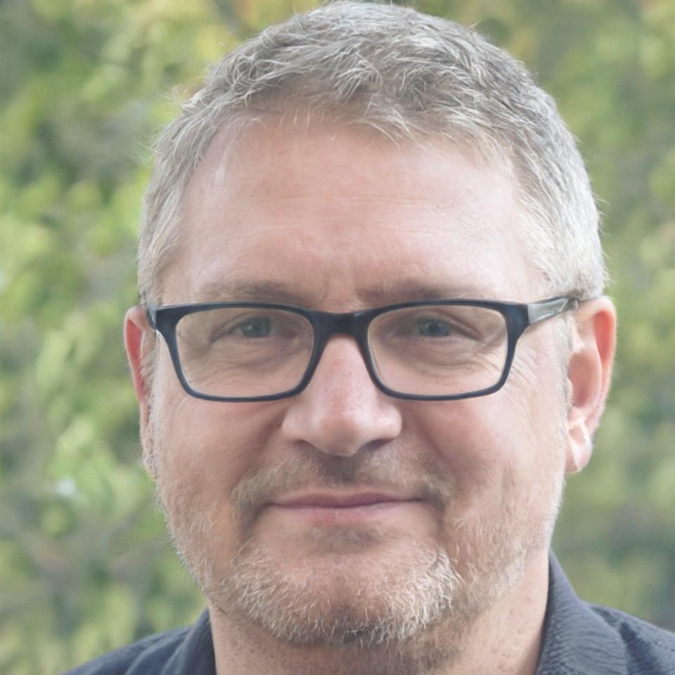 Мурат Озтюрк — системный администратор